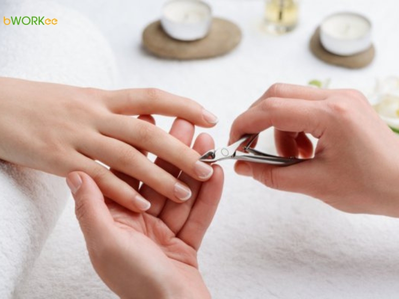 Bước 2: Cắt móng, cắt da thừa