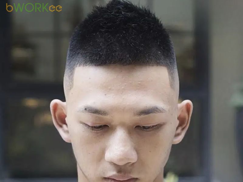 Tóc đầu đinh nhọn