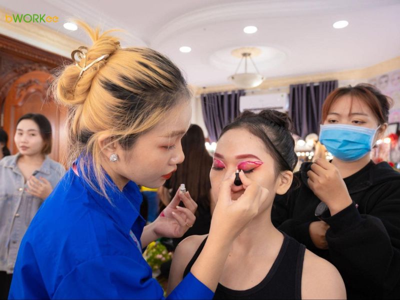 Trang điểm biểu diễn văn nghệ trường học, công ty, cuộc thi văn nghệ