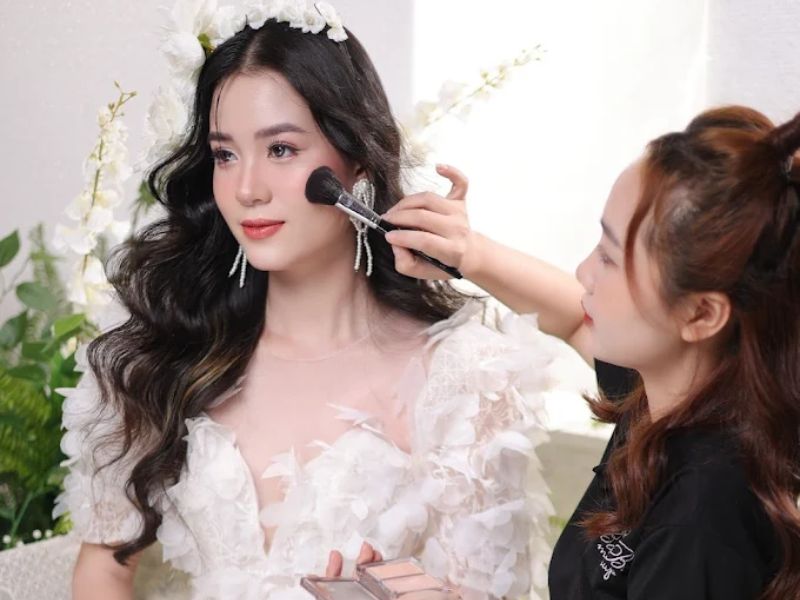 Hạ Thảo Makeup