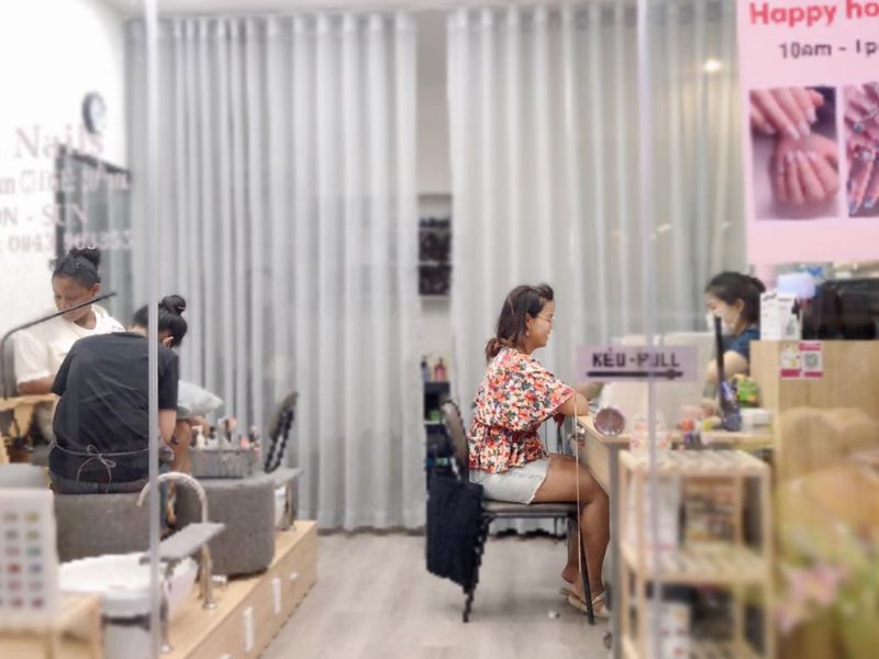 Bạn có nên chọn Lis Nails & Makeup?