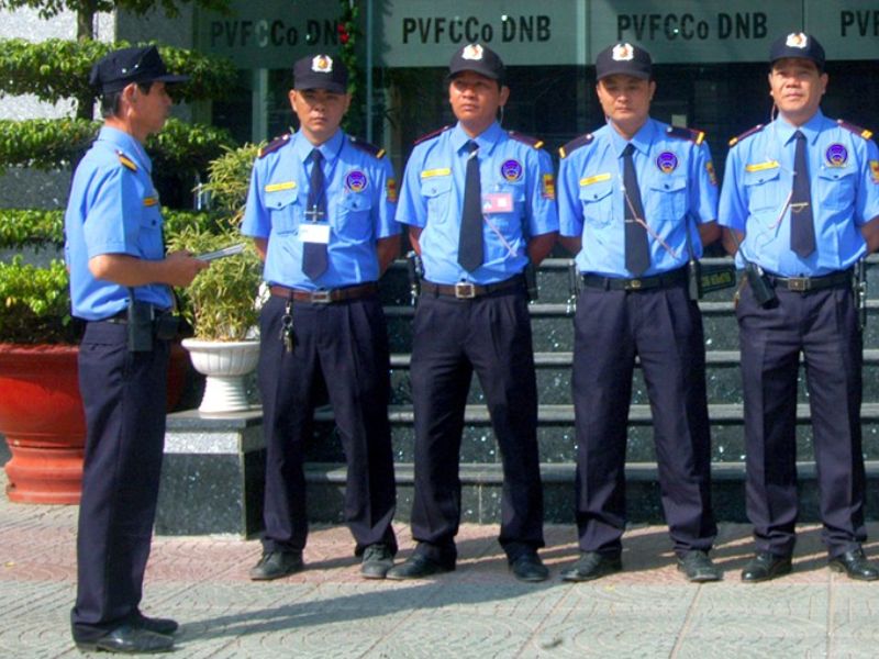 Lý do nên chọn thuê dịch vụ bảo vệ cửa hàng?