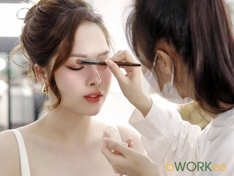 Giới thiệu chung về tiệm Make Up Halen Trần