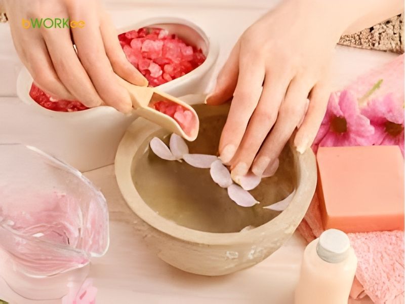 Cách chăm sóc móng sau khi làm nail tím?