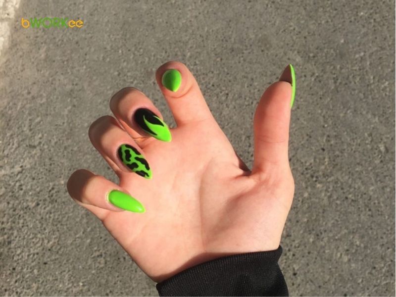 Nail màu đen phối xanh neon