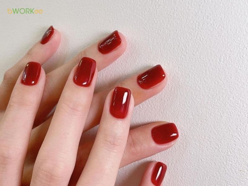 Mẫu nail màu đỏ đất – Sang trọng và hiện đại