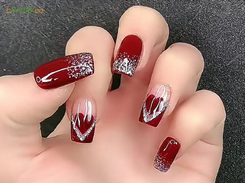 Mẫu nail đỏ kim tuyến – Lấp lánh và đầy cuốn hút