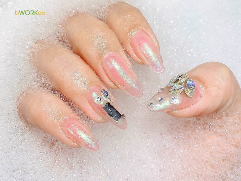 Nail nhũ đính đá