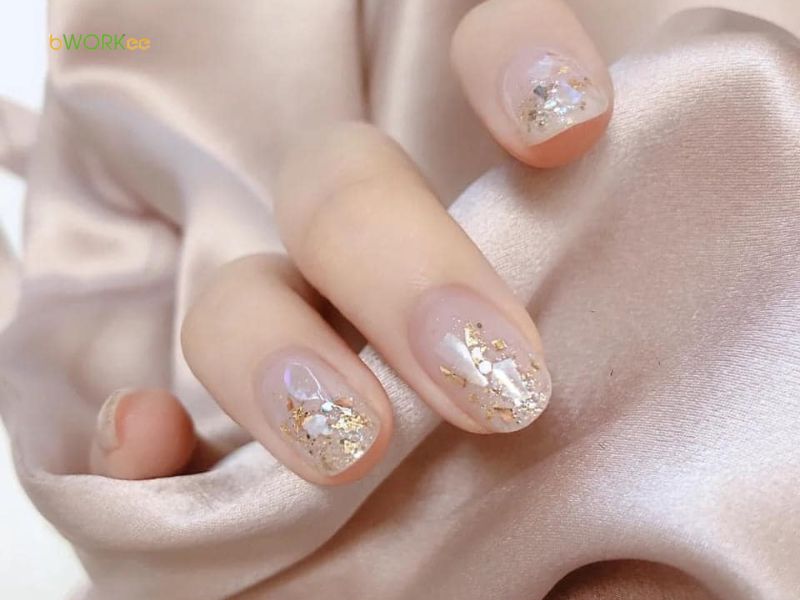 Nail nhũ họa tiết chìm