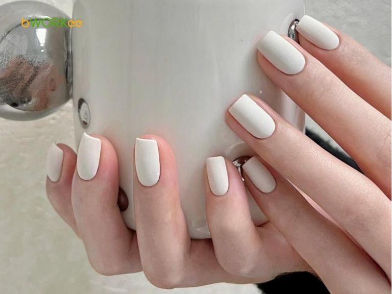 Nail trắng basic và các mẫu nail màu trắng đơn giản