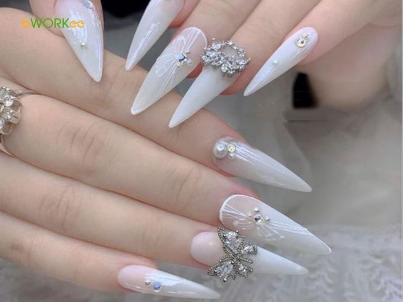 Các mẫu nail màu trắng họa tiết (Hoa, chữ, vẽ)