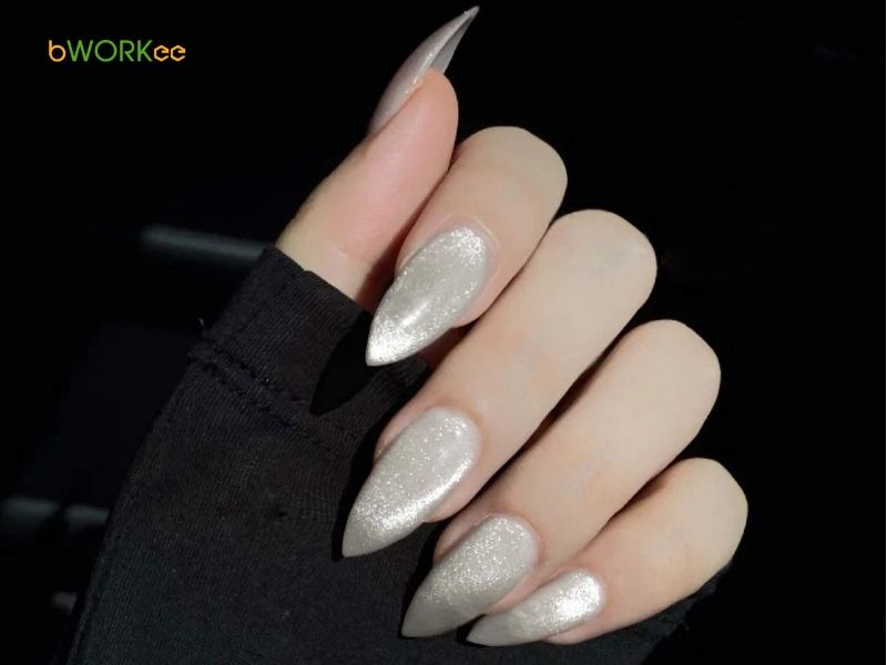 Mẫu nail màu trắng mắt mèo
