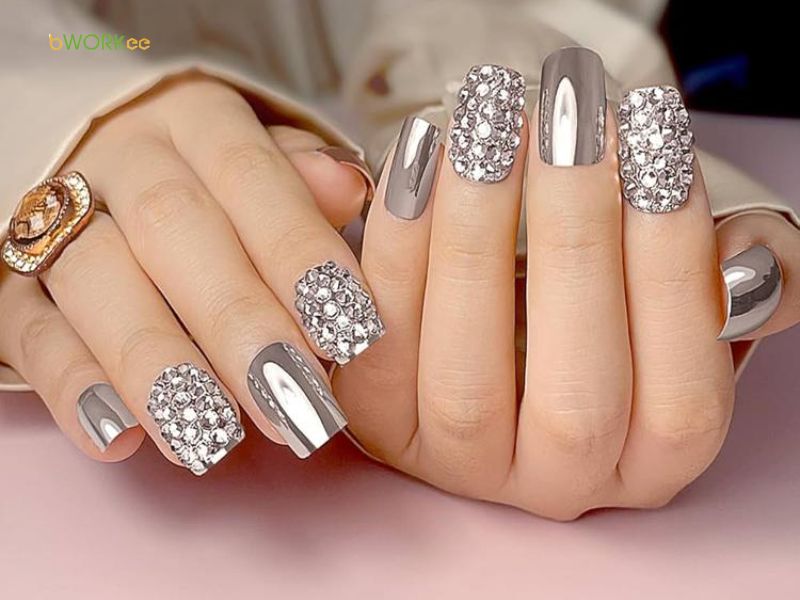 Nail tráng gương đính đá