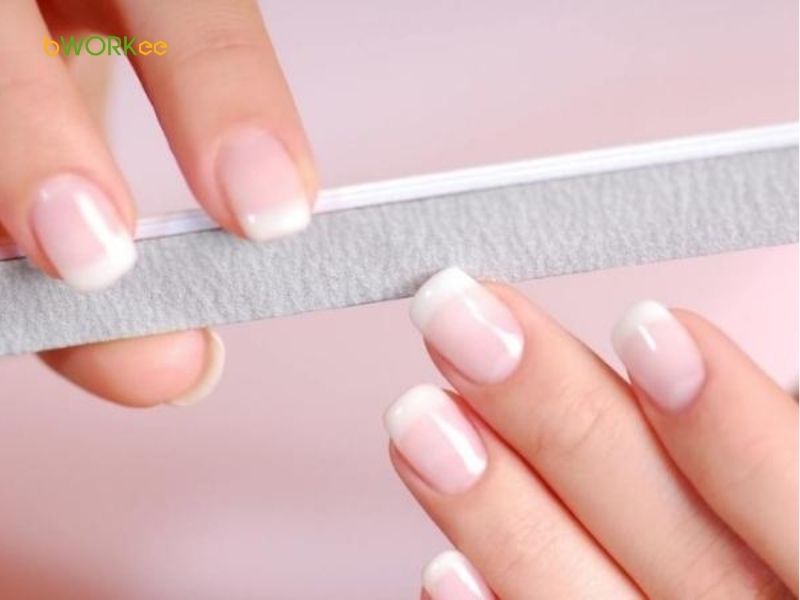 Chăm sóc và dũa móng tay đúng cách