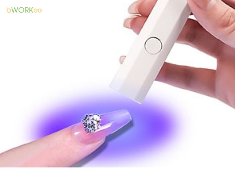 Đèn UV/LED giúp sơn nhanh khô và bám lâu hơn