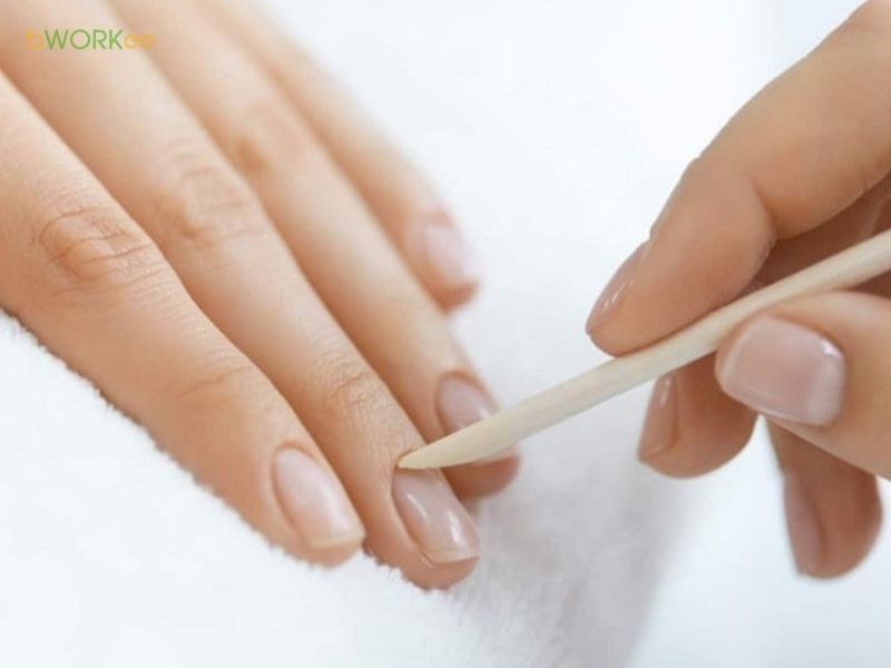 L&agrave;m sạch m&oacute;ng kỹ trước khi sơn