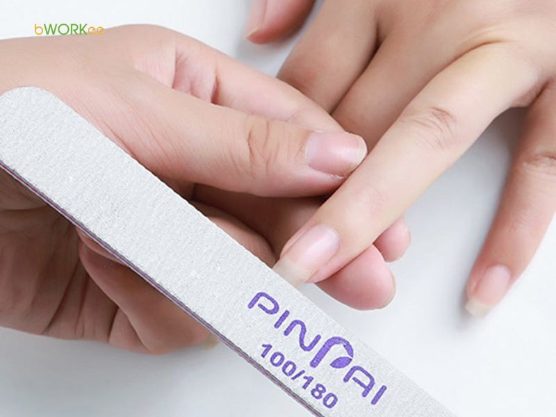 Bước 1: Dũa móng