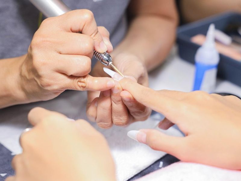 Dịch vụ làm nail, nối mi tại nhà